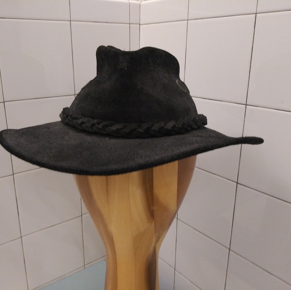 Black Cowhide Hat